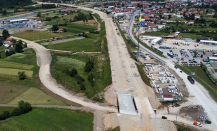 Osim izgradnje trase i objekata, urađena je i regulacija rijeka Usora i Tešanjka u dužini od oko šest kilometara