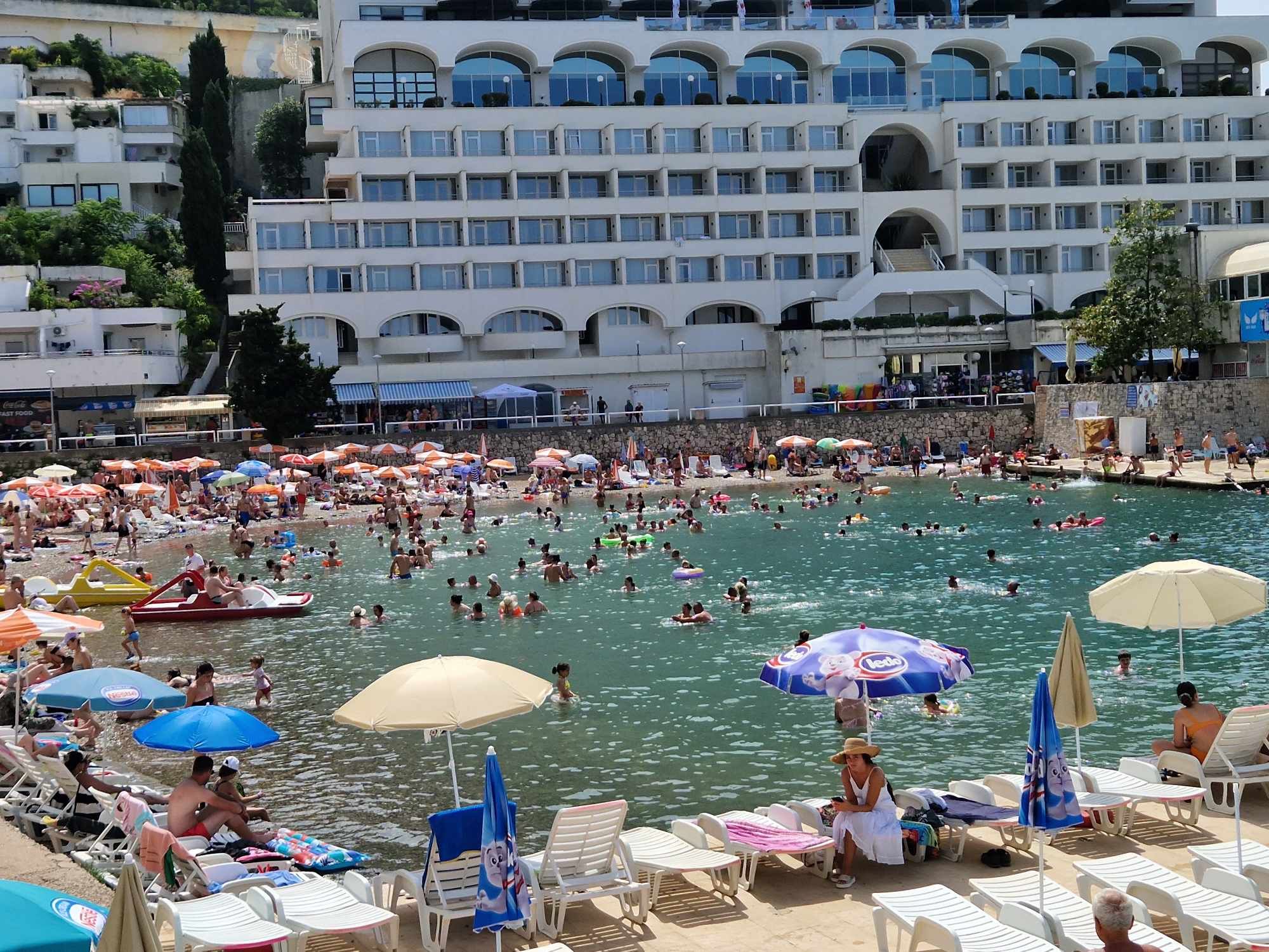 Hayat.ba u Neumu: Krcato turistima! Ovo su cijene pića i hrane, dobili i nargila bar