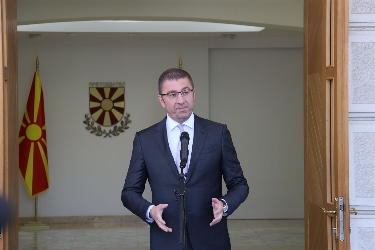 Želim najaviti da će nova reformska Vlada biti uspostavljena već danas, rekao je