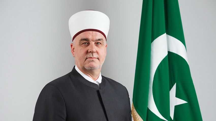 On dodaje da sve što gledamo ovih dana, ali i prethodnih godina, obeshrabruje narod, pa su i rezultati takvi kakvi jesu