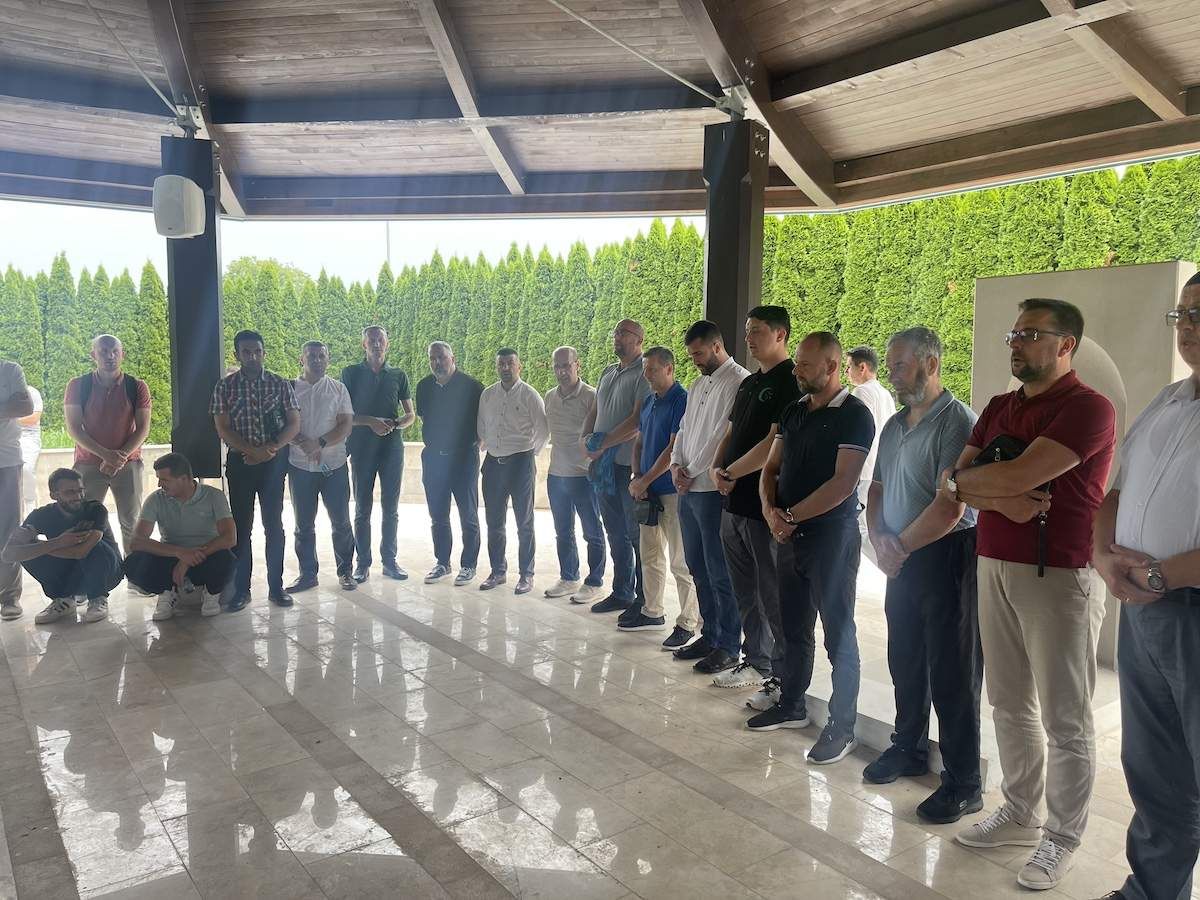Imami posjetili memorijalne centre i odali počast šehidima