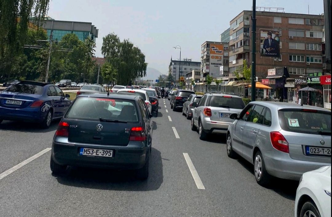 Izmjena se odnosi i na obustave parkiranja u ulici Branilaca Sarajeva