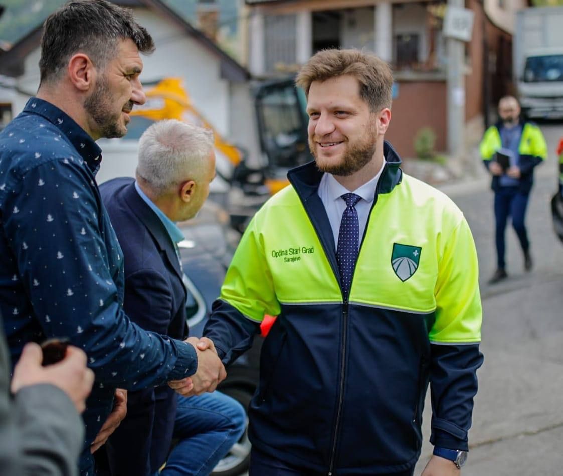Također, Općina Stari Grad provela je proceduru nabavke i uskoro slijedi potpis Okvirnog Sporazuma za radove na cesti za Barice-Čavljak