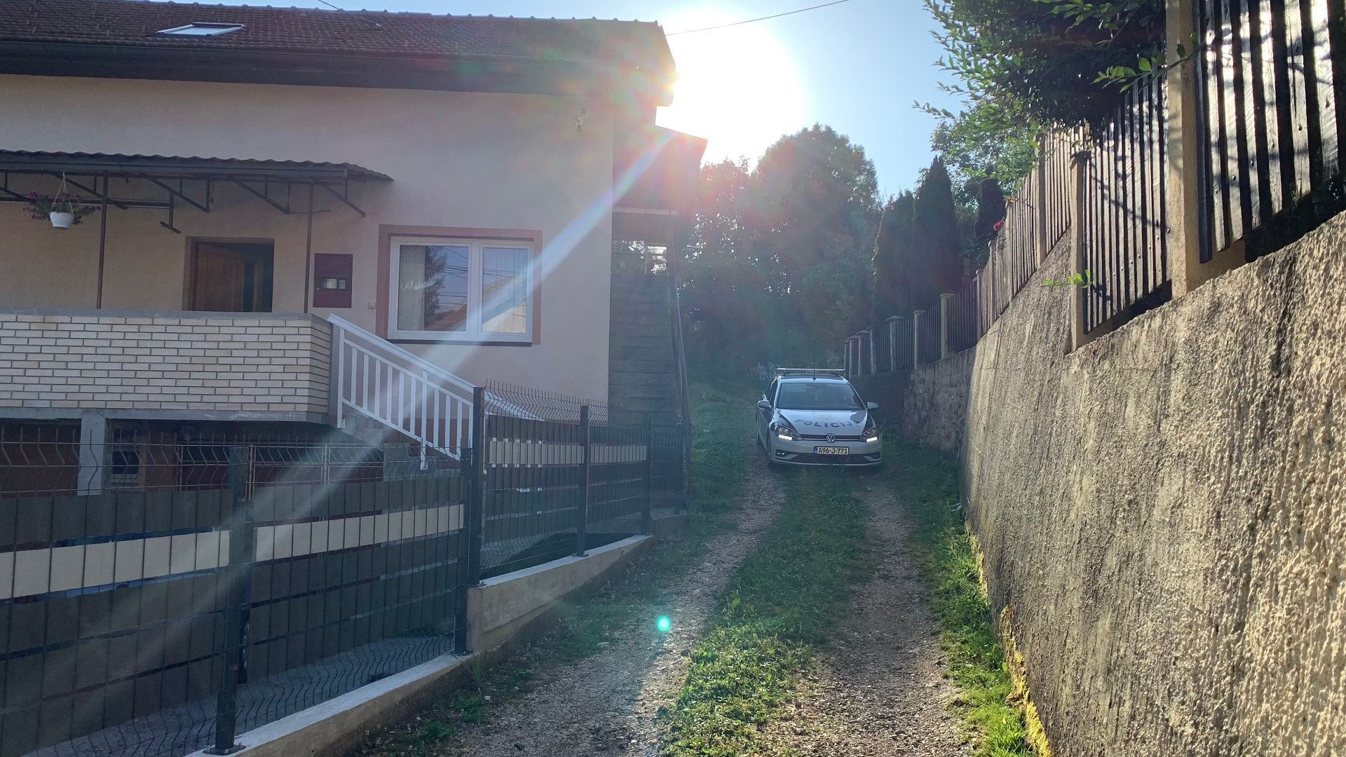 U kući pronađena tri beživotna tijela.                                                                                                