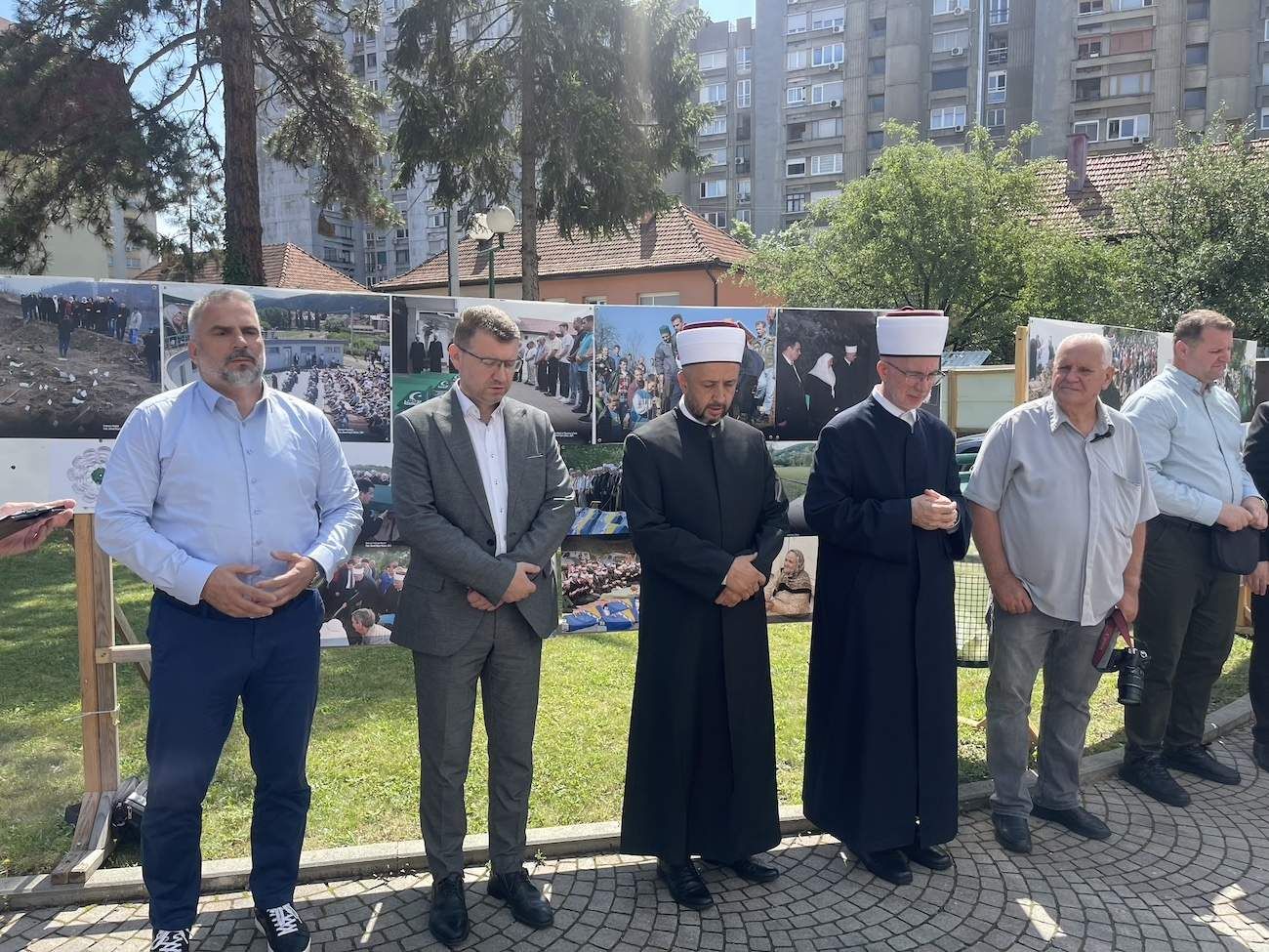 Izložbu je otvorio muftija tuzlanski dr. Vahid-ef. Fazlović                          