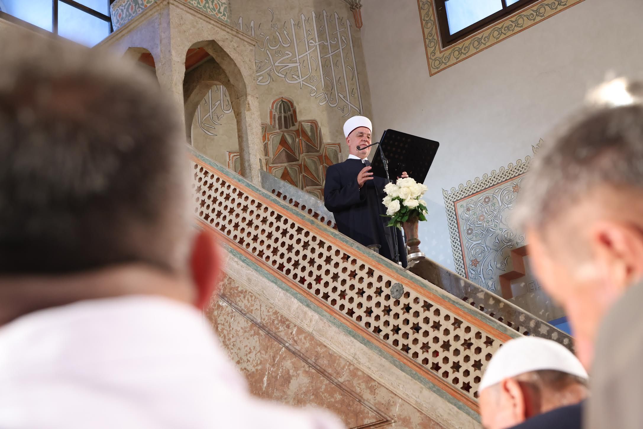 Klanjan bajram-namaz u Gazi Husrev-begovoj džamiji u Sarajevu