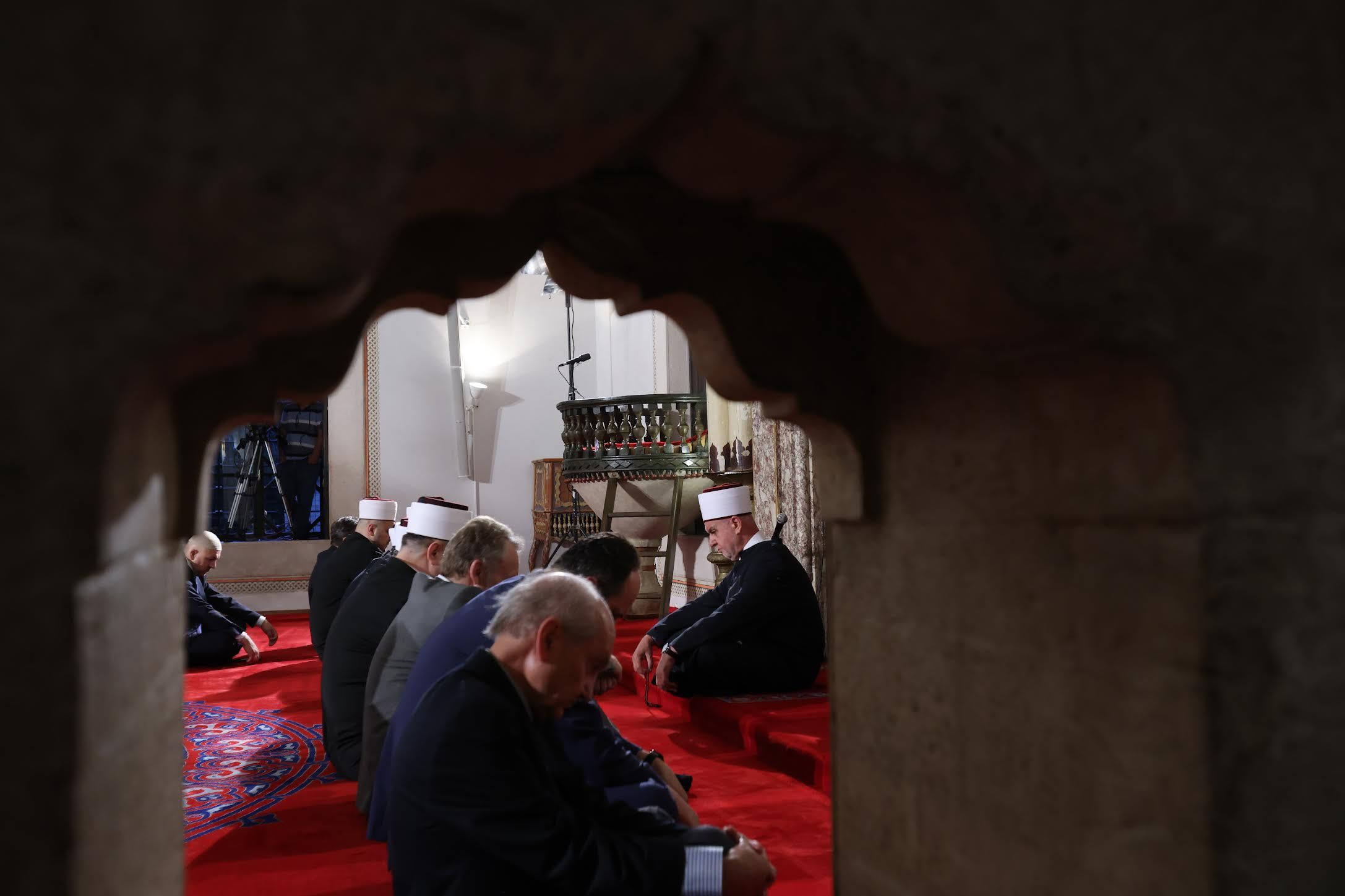 Klanjan bajram-namaz u Gazi Husrev-begovoj džamiji u Sarajevu