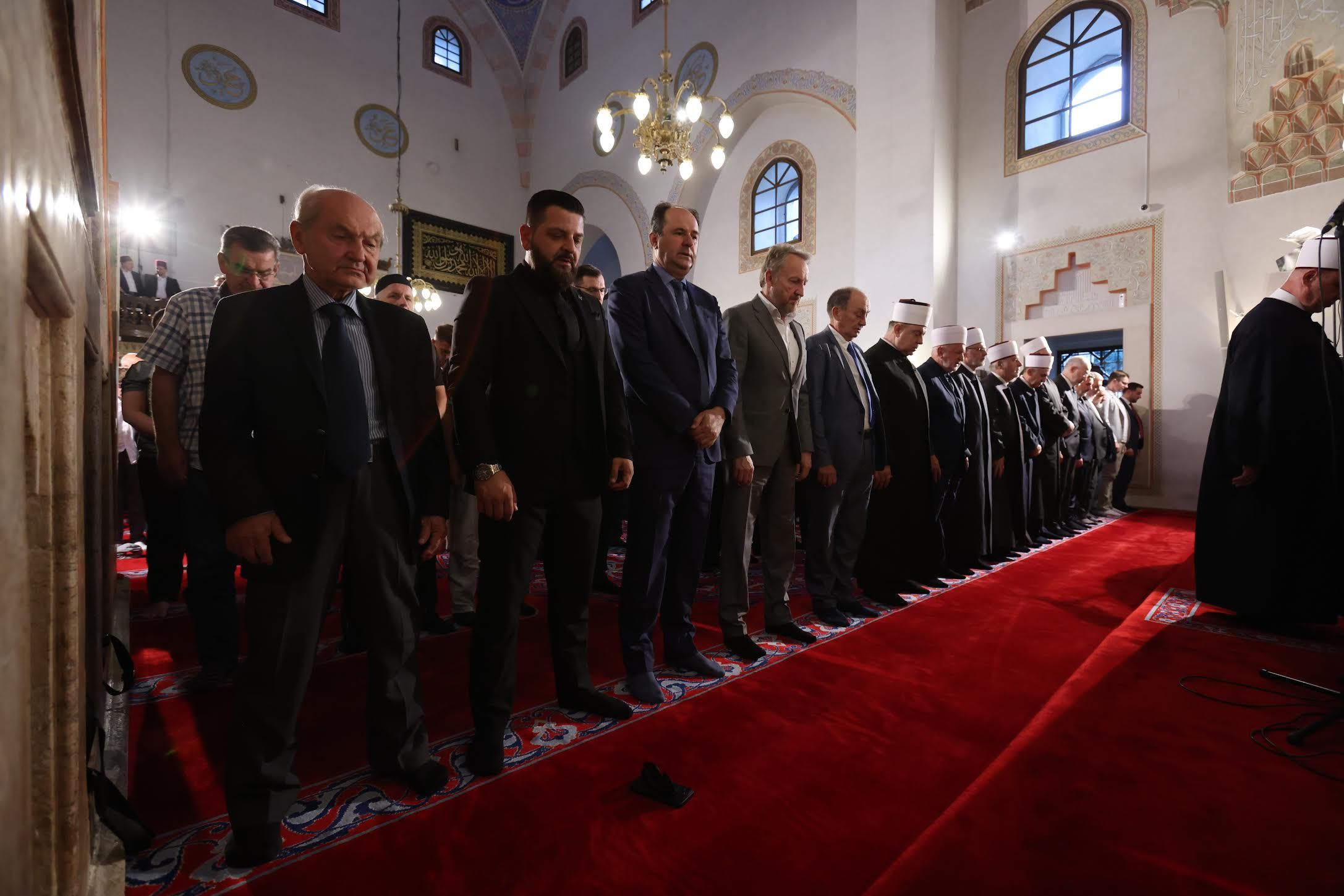 Klanjan bajram-namaz u Gazi Husrev-begovoj džamiji u Sarajevu