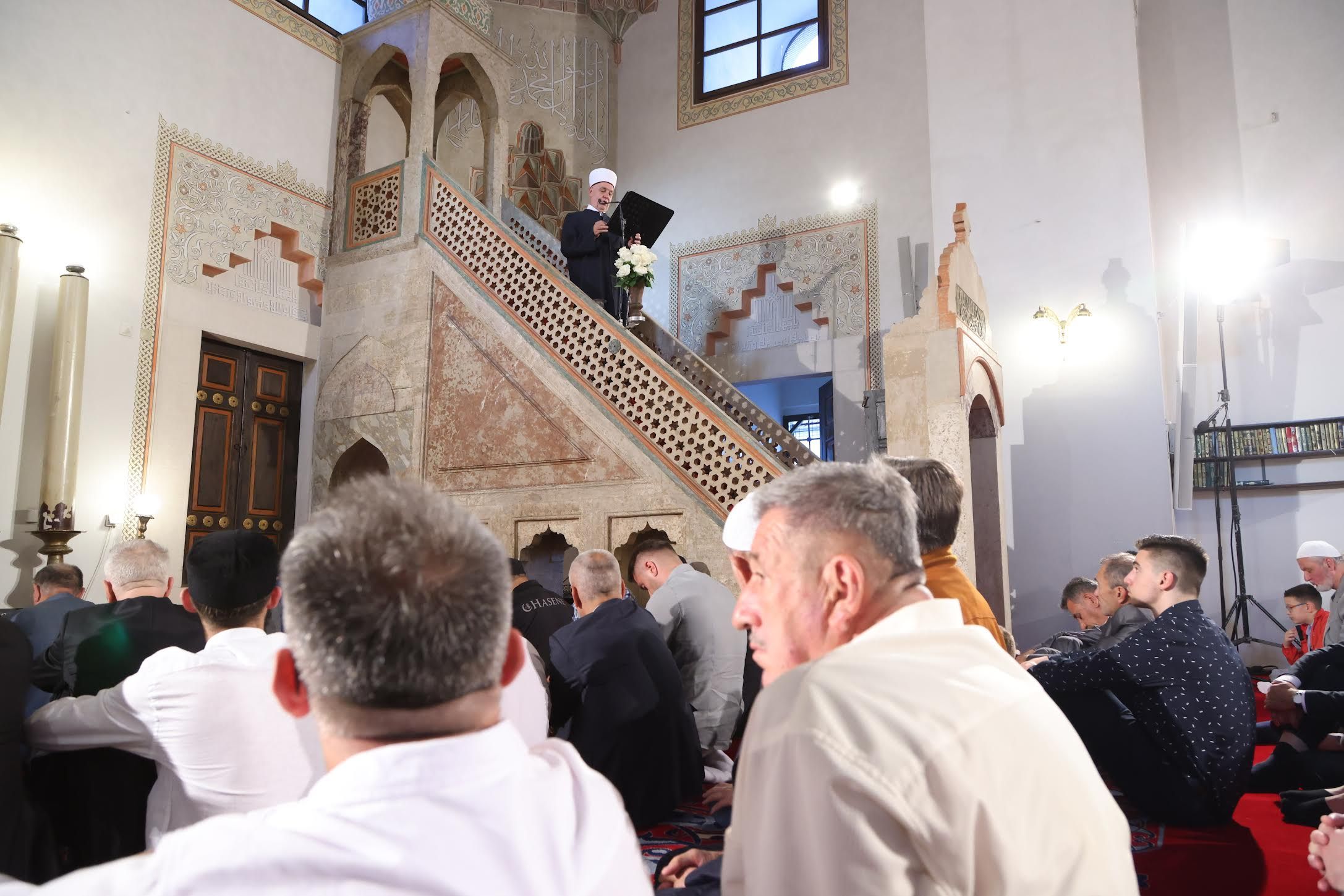 Bajram-namaz u Begovoj džamiji je predvodio i hutbu održao reisul-ulema Islamske zajednice Husein-ef. Kavazović