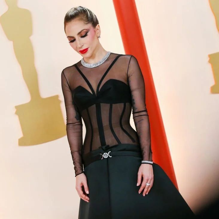 Kako je vidljivo iz fotografija, muzička diva cijelo je vrijeme bila dobro raspoložena, s ostalim uzvanicima dijelila osmjehe i promatrala Atlantski okean. 