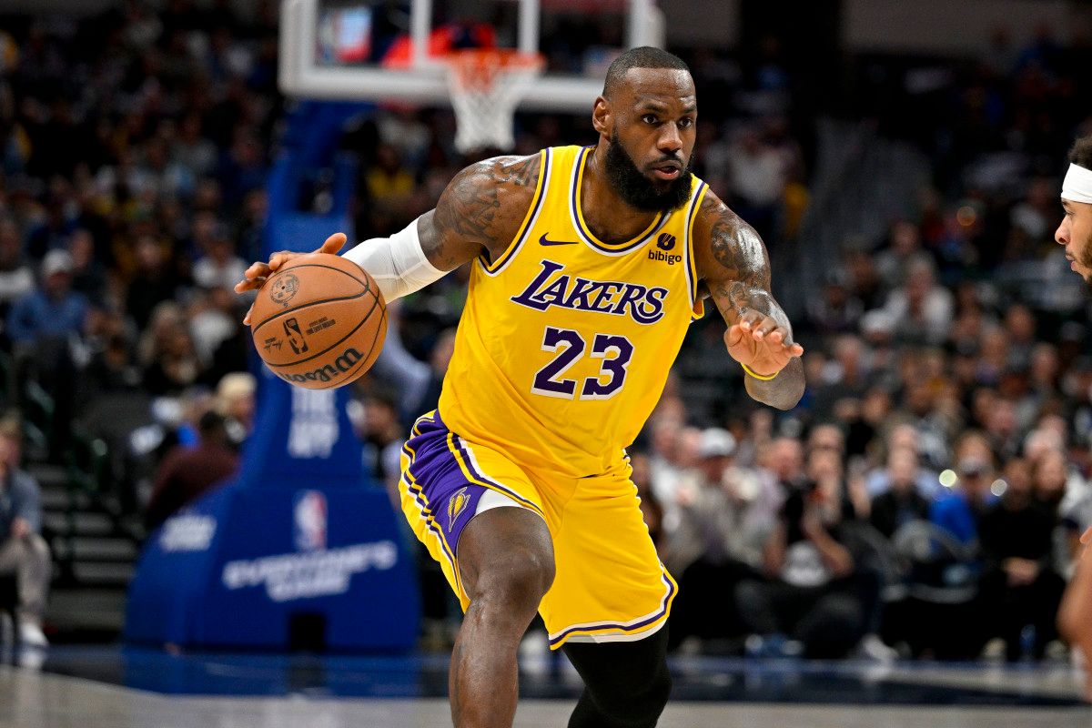 LeBron može odbiti tu opciju, postati slobodni agent i odlučiti se za neki kratkoročni ugovor ako to želi.