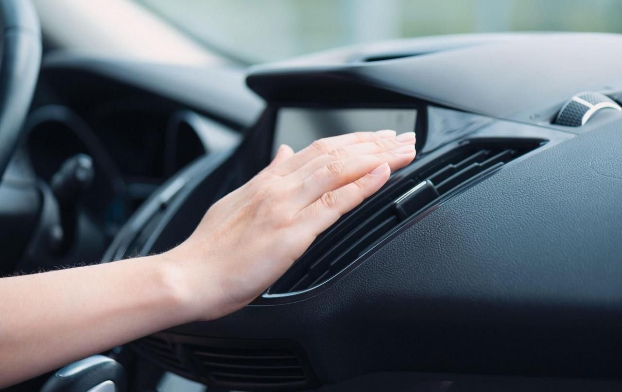 Vozači trebaju izbjegavati upravljati vozilom u satima kada su najviše temperature. Ako se već upravlja vozilom u tim kritičnim satima, treba poštovati vrijeme odmora