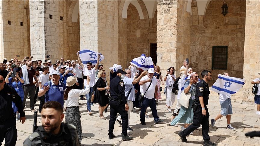 Tokom marša često dolazi do nasilnih sukoba između nacionalista i palestinskih stanovnika Starog grada, ali i do govora mržnje protiv Arapa i vandaliziranja palestinske imovine