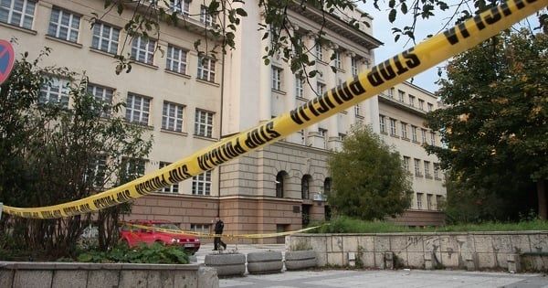 Radi se o Mašinsko-tehničkoj, građevinsko-geodetskoj i Srednjoj poslovno-komercijalnoj i trgovačkoj školi Sarajevo.