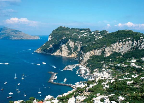 I dok se Mediteran zagrijava, odmarališta širom Alpa imala su manje količine snijega posljednjih zima, pa se su mnoga odnjih počela okretati prema modelu ljetnog turizma