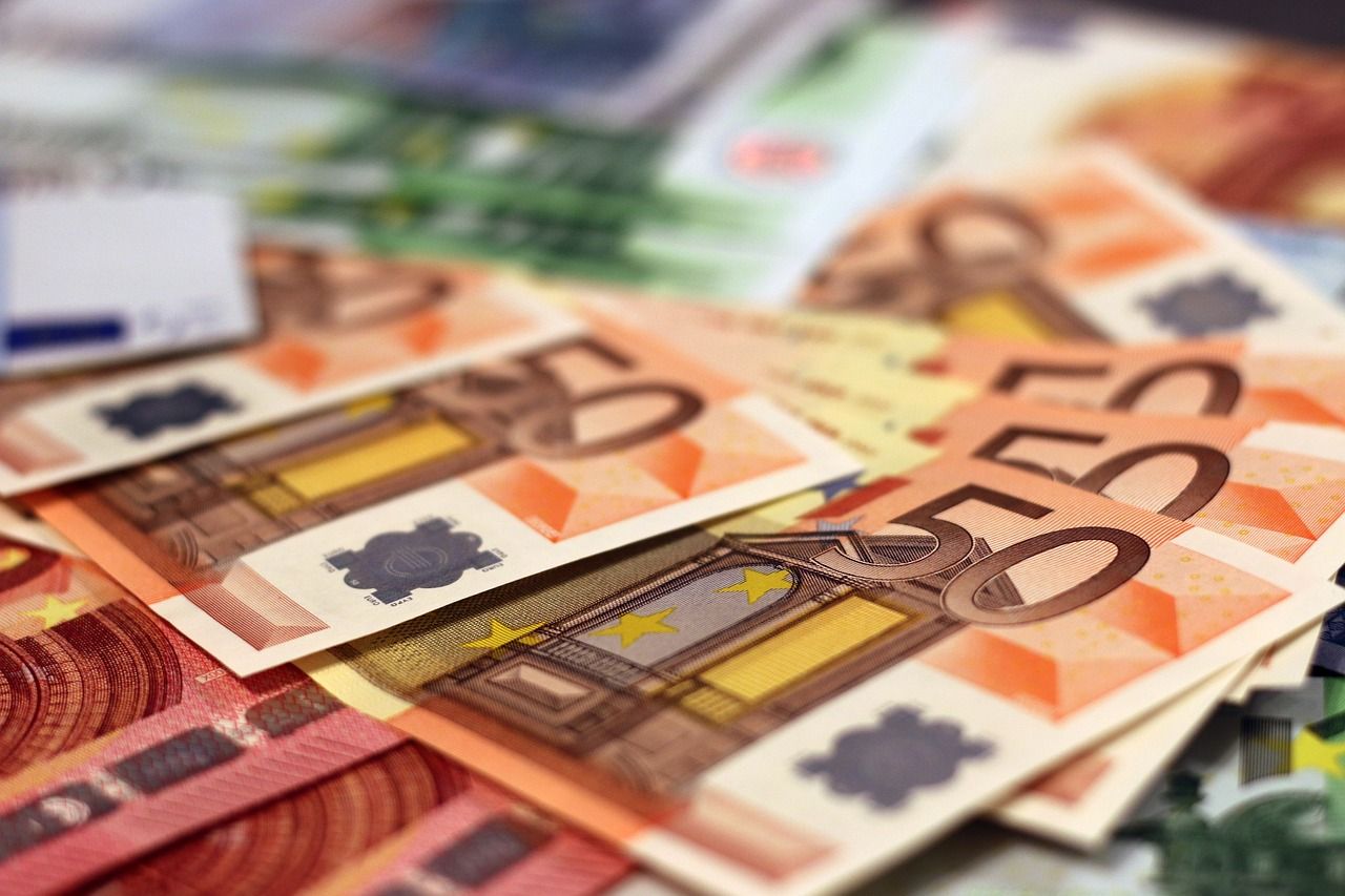 Prosječna mjesečna isplaćena neto plaća po zaposlenom u pravnim osobama