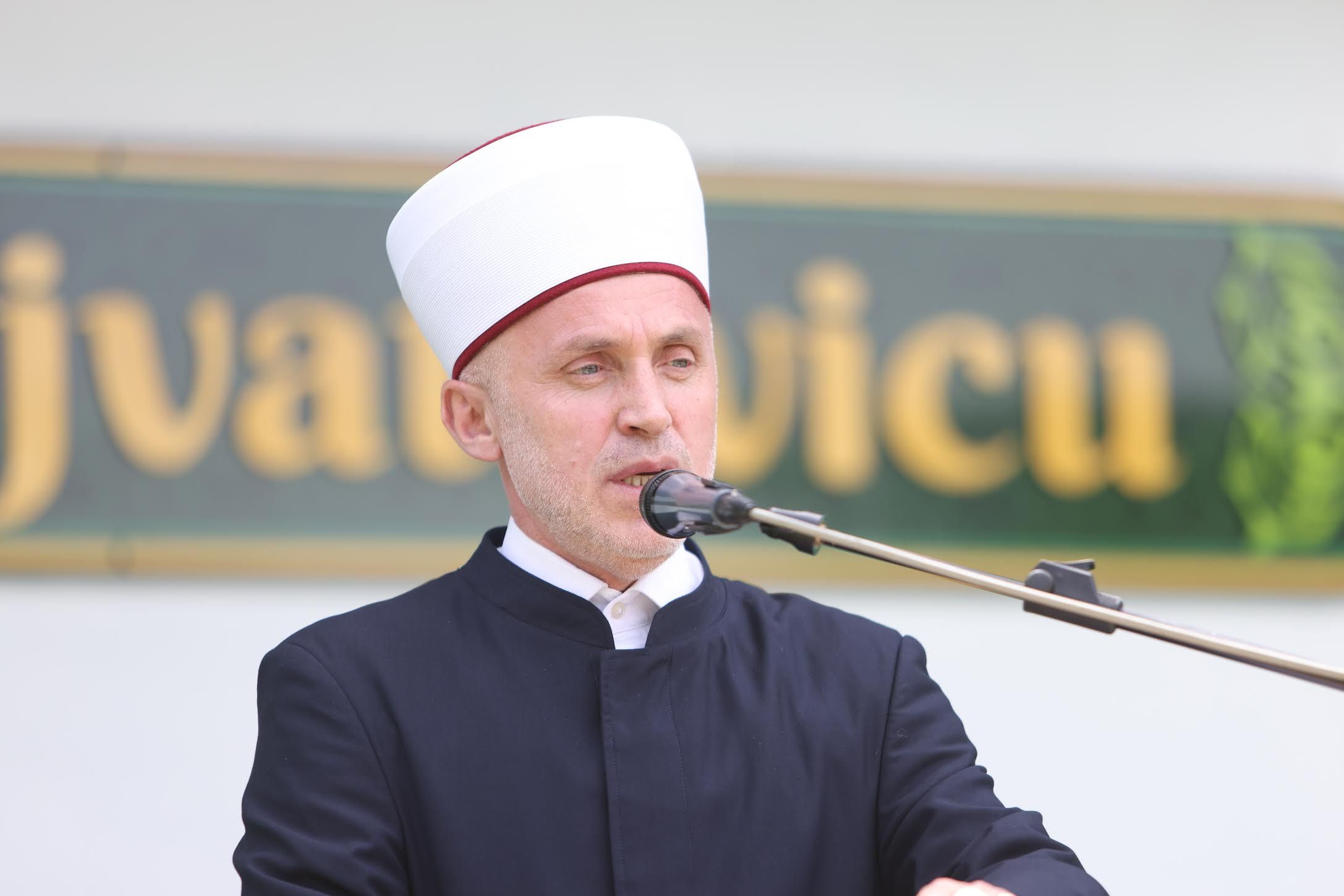 Mi nikada ne znamo kada će i gdje će nam Allah primiti dovu, ali svakako, najbolja dova je ona koju činimo za druge, kazao je on.