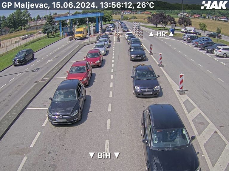 Na graničnim prijelazima duge kolone vozila na ulazu u BiH