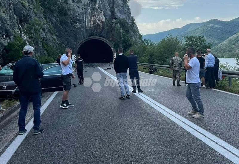 Iz BIHAMK-a javljaju kako je na toj saobraćajnici u potpunosti obustavljen saobraćaj