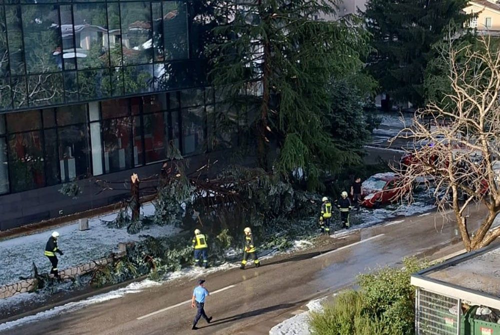 Nevrijeme praćeno gradom i olujnim vjetrom