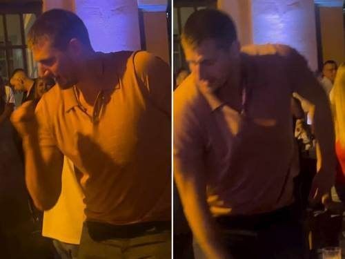 Jokić se razbacao po podiju na oduševljenje okupljenih, a snimka rasplesanog Jokića postala je viralna.