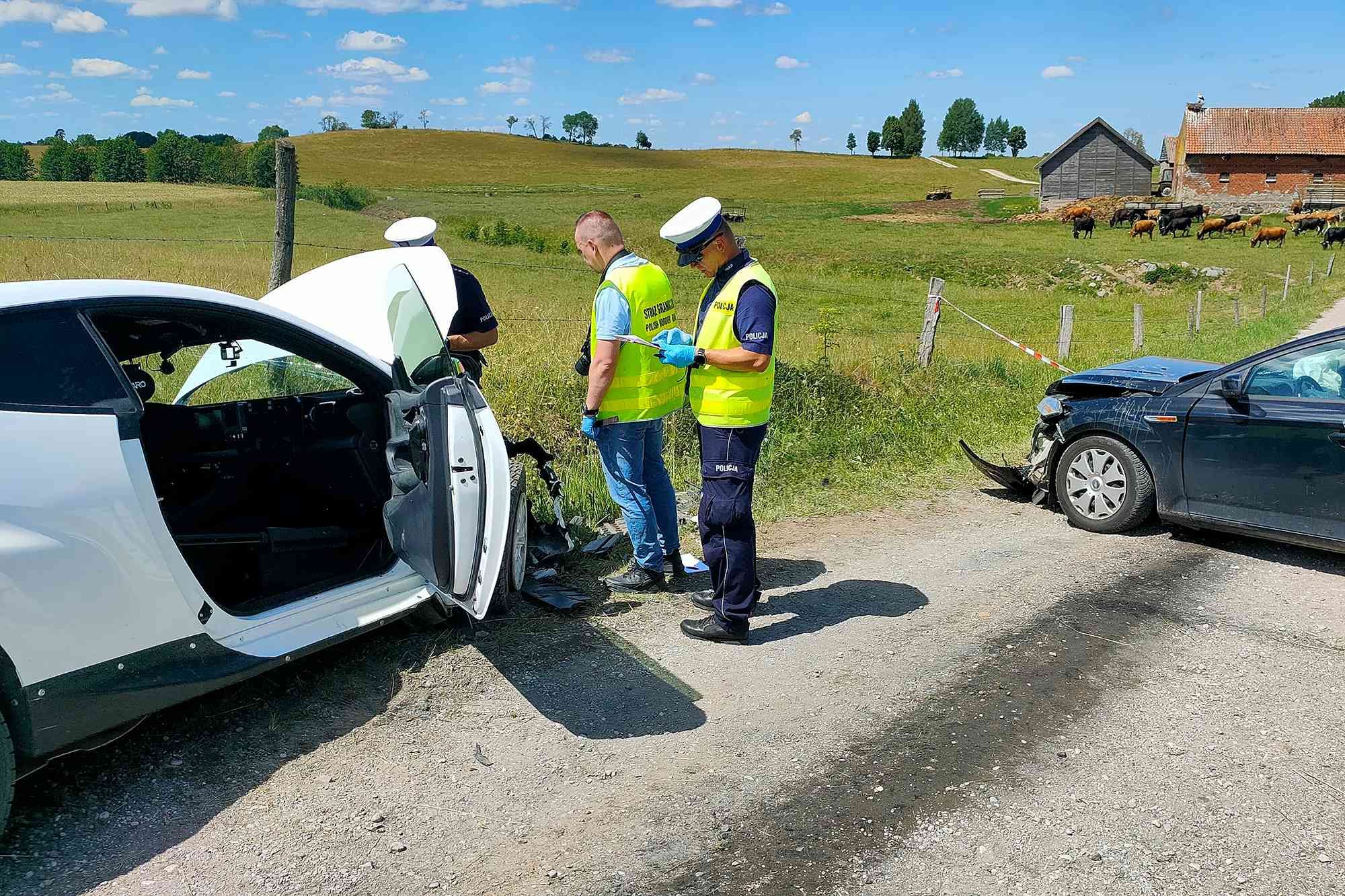 Oko 9.30 sati ujutro na neasfaltiranoj cesti  došlo je do sudara dva  vozila. 