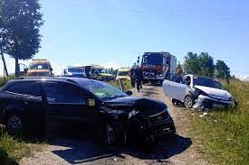 Oko 9.30 sati ujutro na neasfaltiranoj cesti  došlo je do sudara dva  vozila. 