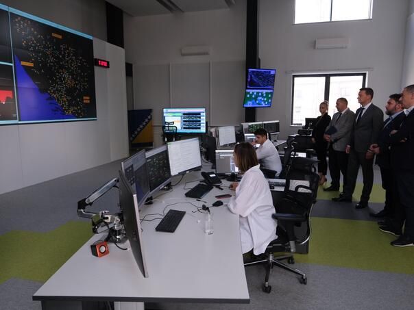 Normalizaciju stanja otežavaju visoki naponi u 400kV i 220kV mreži, koji onemogućuju uključenje dalekovoda