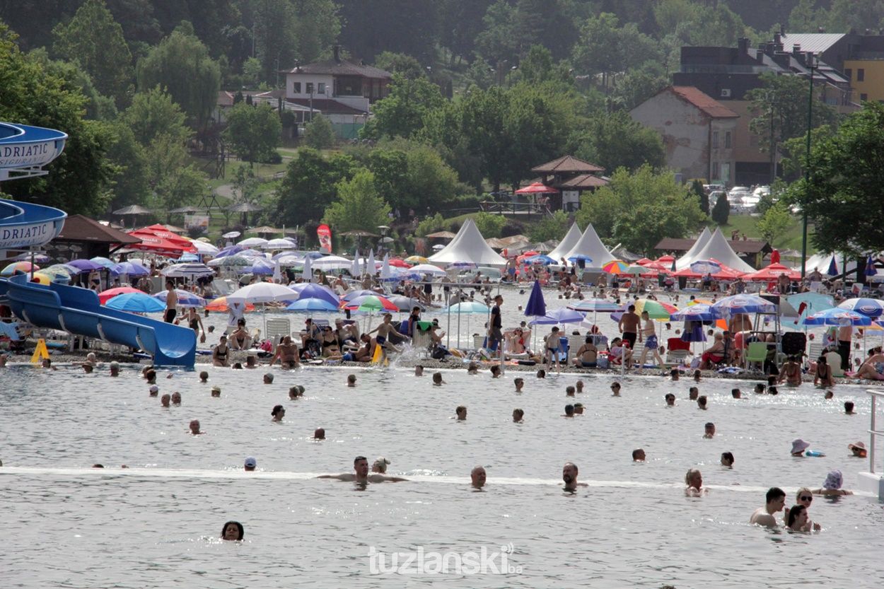 Spas od toplotnog vala: Veliki broj posjetilaca od jutros na Panonskim jezerima
