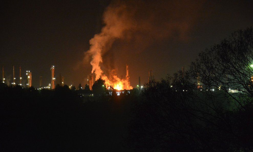 Guverner Poltave Filip Pronin rekao je da je pogođen industrijski objekat u regionu i da je jedan muškarac povređen