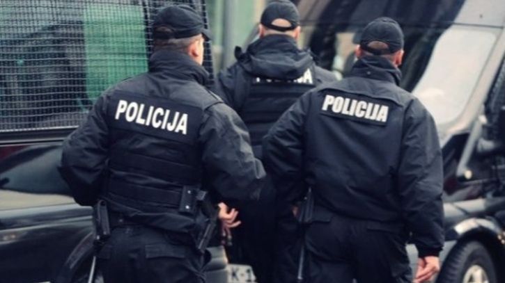 Podsjeća se također da su kompletnu uniformu, ljetnu i zimsku, policijski službenici zadnji put dobili prije više od sedam godina