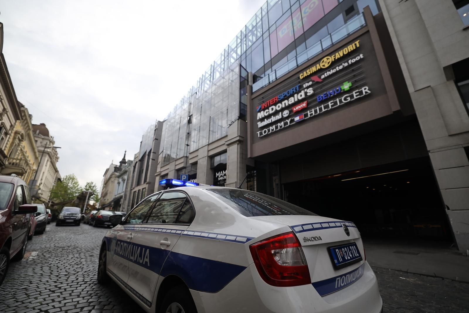 Nasrnuo na policiju i udario policijskog službenika