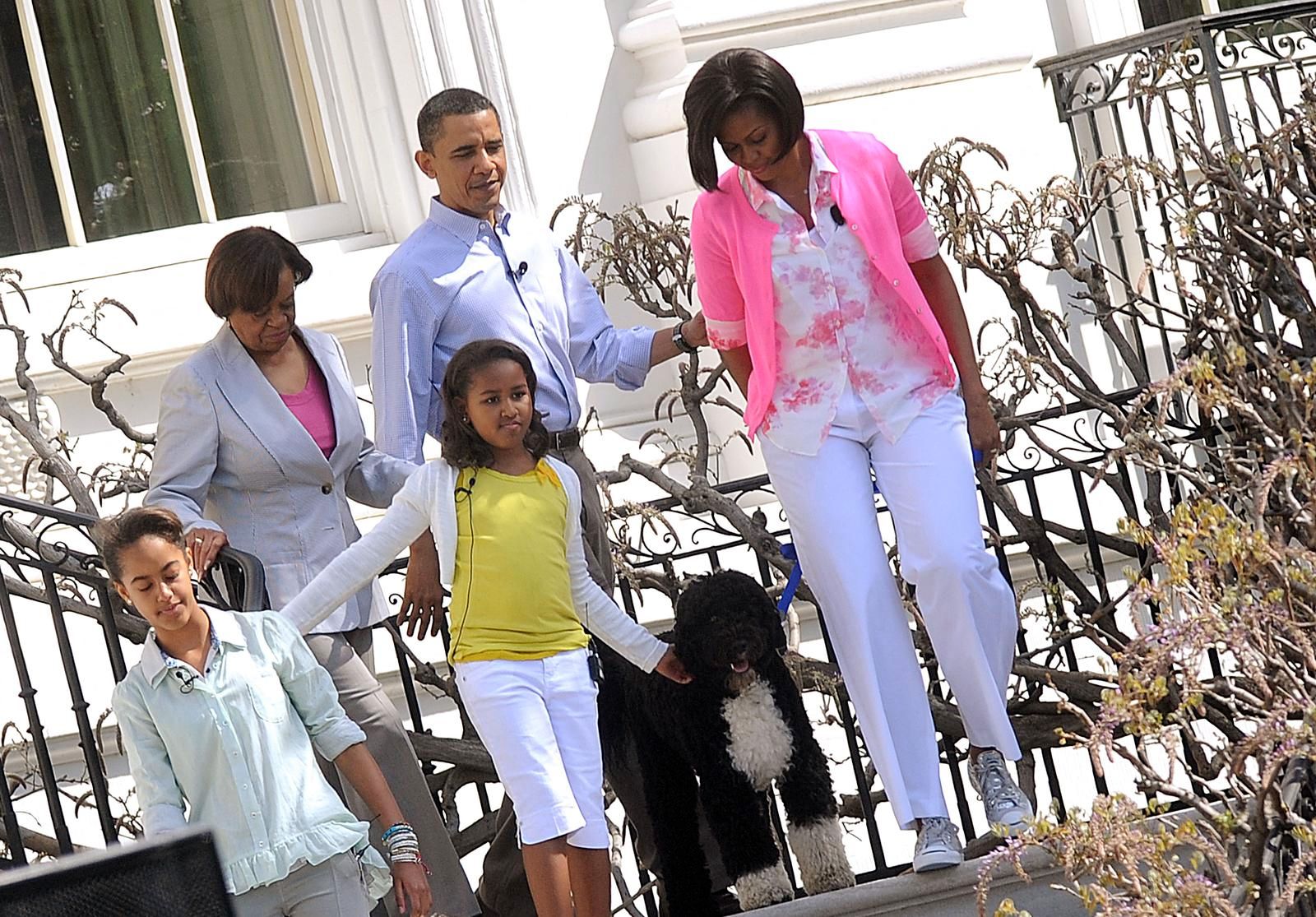 Iako su brojne demokrate stale iza Harris, bračni par Obama se nije javno oglašavao i dao podršku potpredsjednici SAD-a