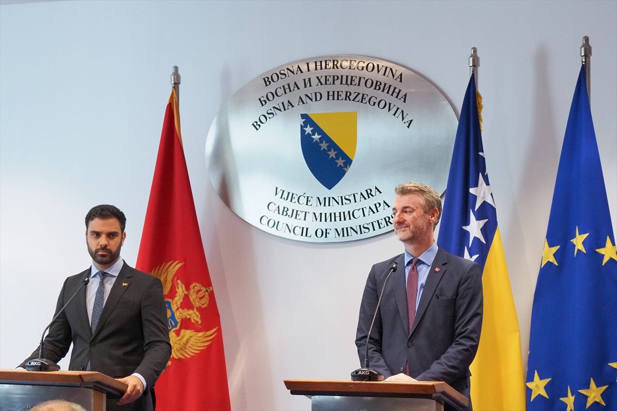 To je granični prelaz između dvije države koji bi možda osvojio rekord u Evropi po svojoj slikovitosti, po načinu na koji se vozite do tamo, rekao je Forto