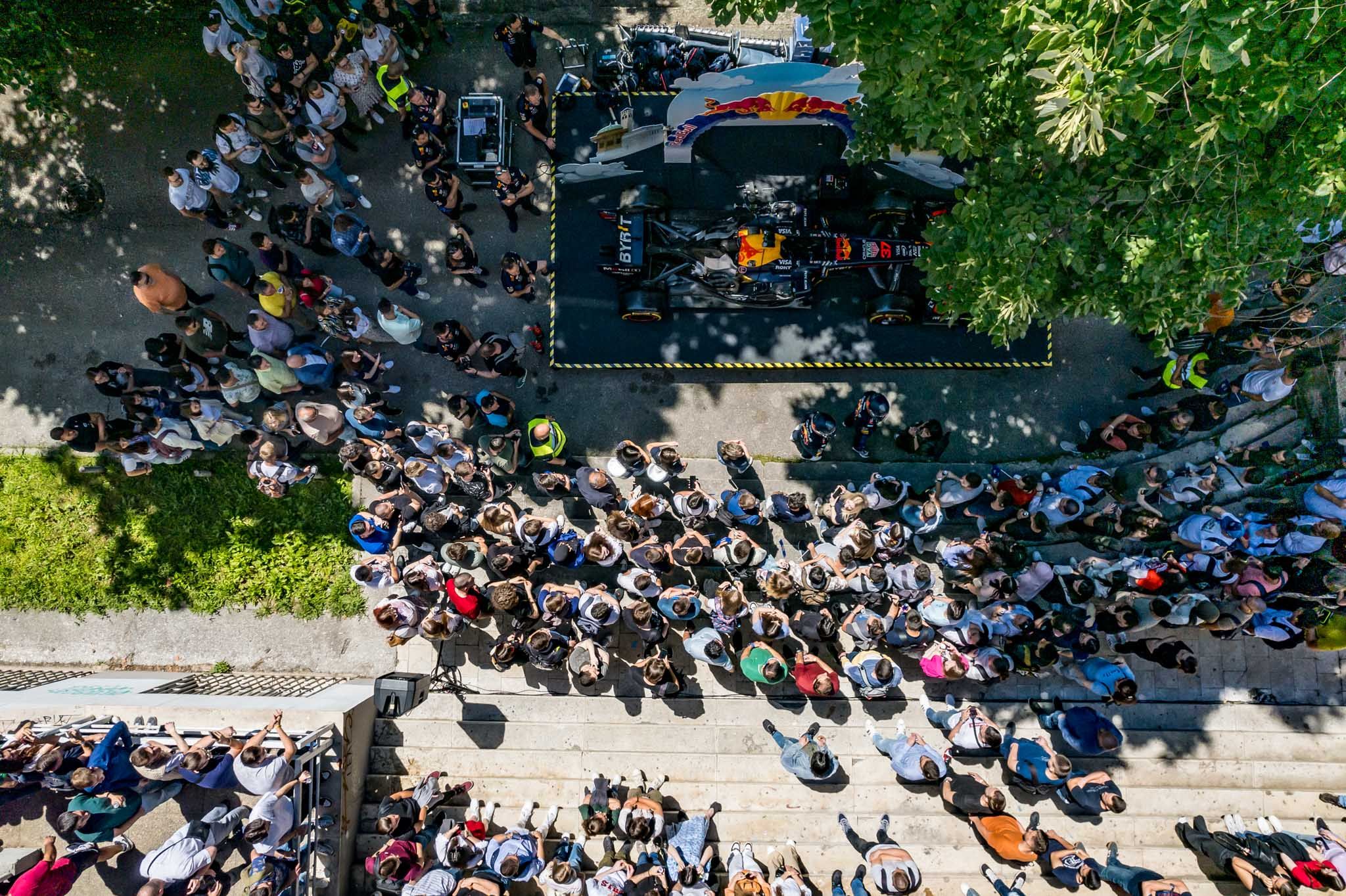 Ekipa Red Bull Racinga, koja učestvuje u događaju Red Bull Showrun zakazanom za 9. juni u Sarajevu, posjetila je Mašinski fakultet