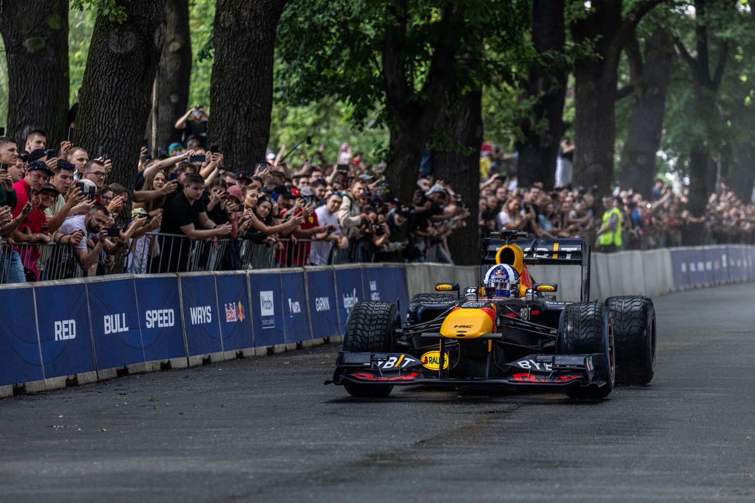Očekuje se dolazak velikog broja ljubitelja adrenalina za koje Red Bull sprema bogat program i iznenađenja.