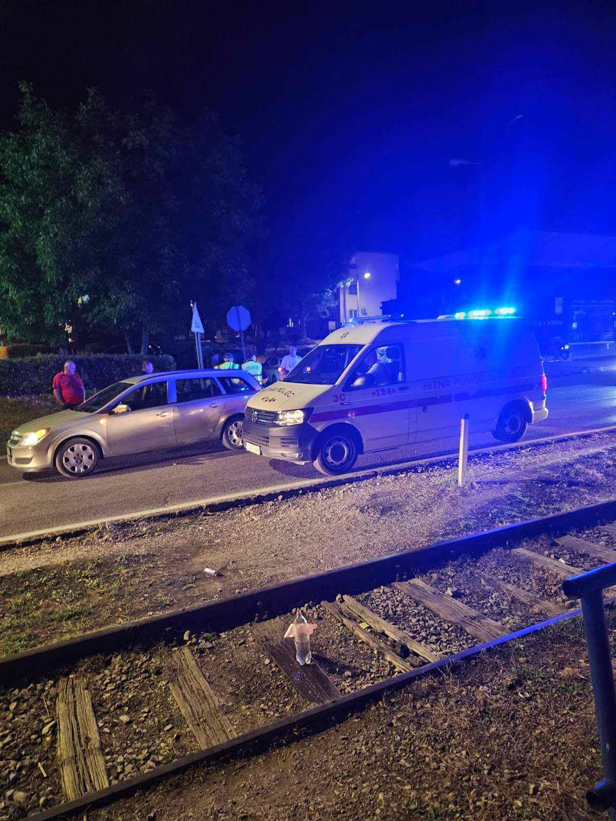 Saobraćaj je u potpunosti obustavljen a vozači se preusmjeravaju na alternativne pravce.