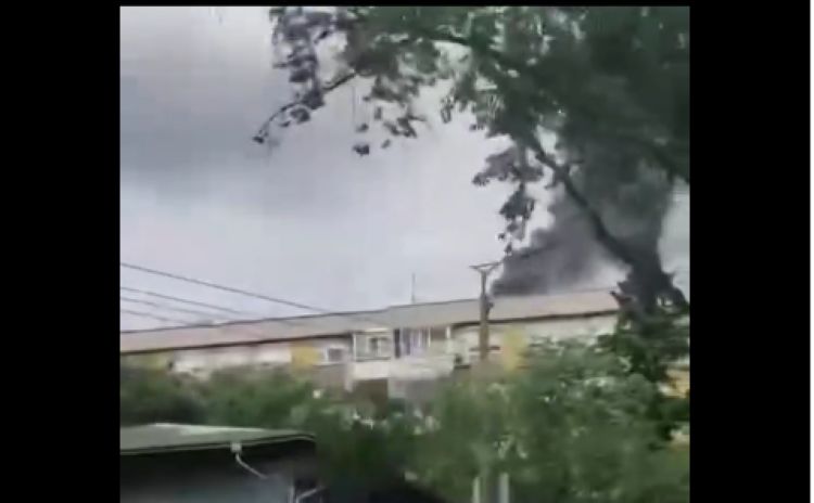 Nakon zaprimljenog poziva, 16 vatrogasaca-spasilaca sa 4 vozila je izašlo na lice mjesta