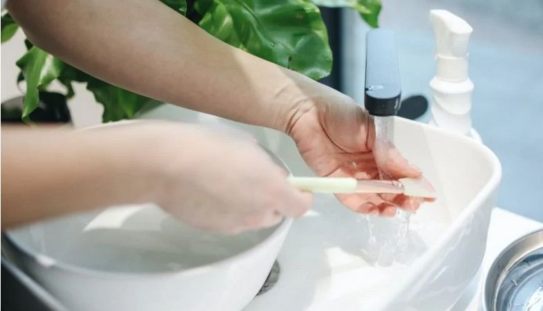 Četkicu za zube potrebno je nakon tri mjeseca upotrebe zamijeniti novom, ali staru nikako ne bacajte u smeće
