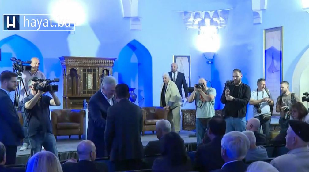 Forum je počeo porukom dr. Bećirovića, dok je uvodno izlaganje održao Zlatko Lagumdžija                       