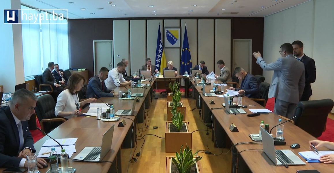 A pitaju se zbog čega nam još treba OHR, odgovor se sam nameće                                                            