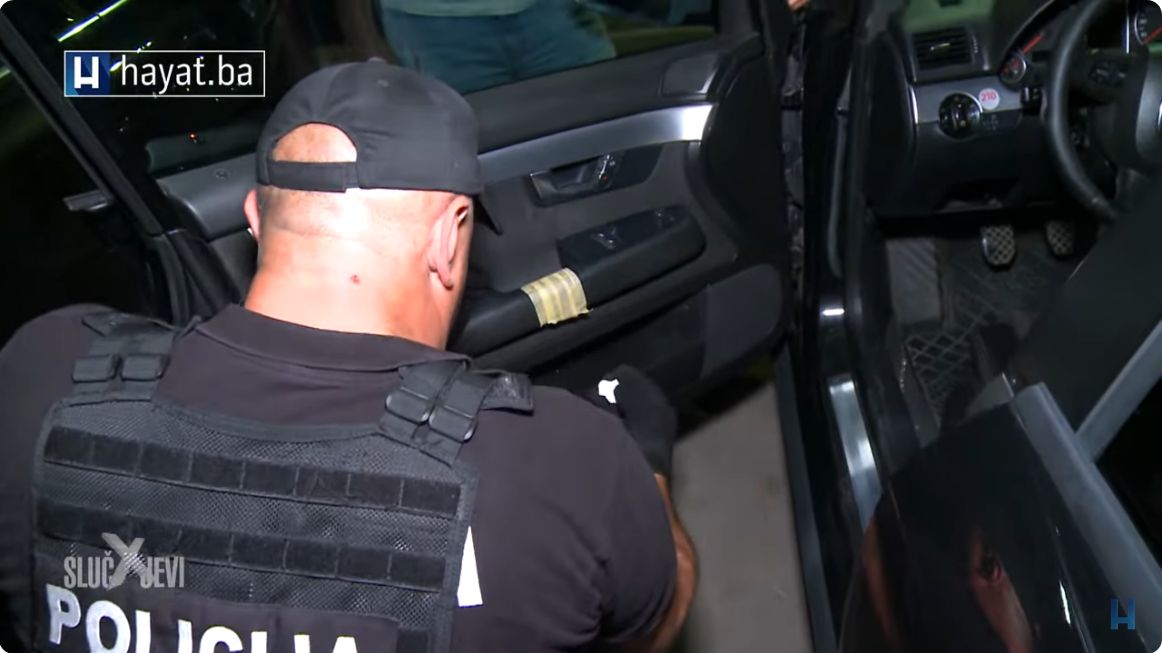 Prilikom pretresa u jednom automobili su pronađeni meci, a kako vlasnik automobila kaže posudio je pištolj od druga ali je zaboravio vratiti metke