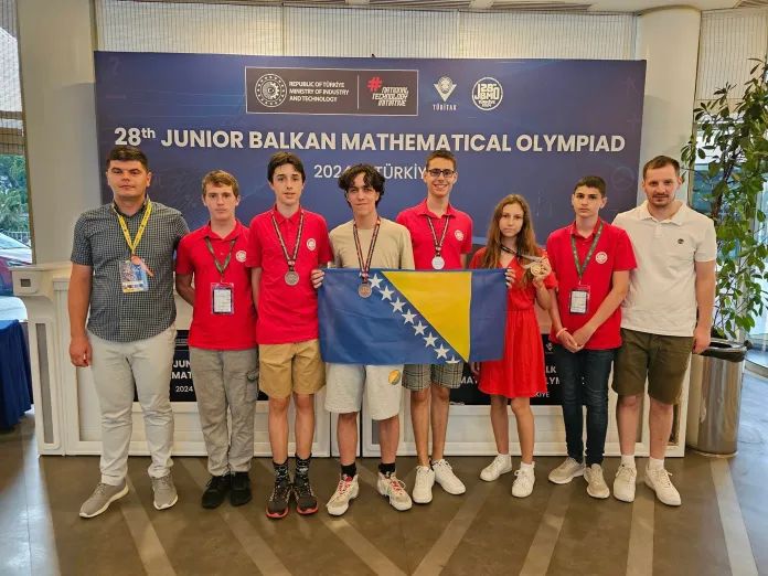 Učenicima i nastavnicima častitamo na ovom velikom uspjehu i dostojanstvenom predstavljanju Bosne i Hercegovine 