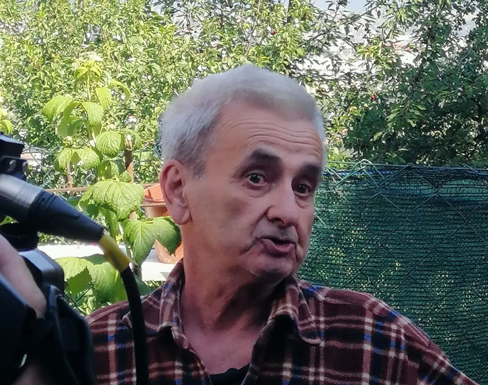 Kaže kako je komšinica prekoputa zvala policiju, te da su "došli i specijalci".