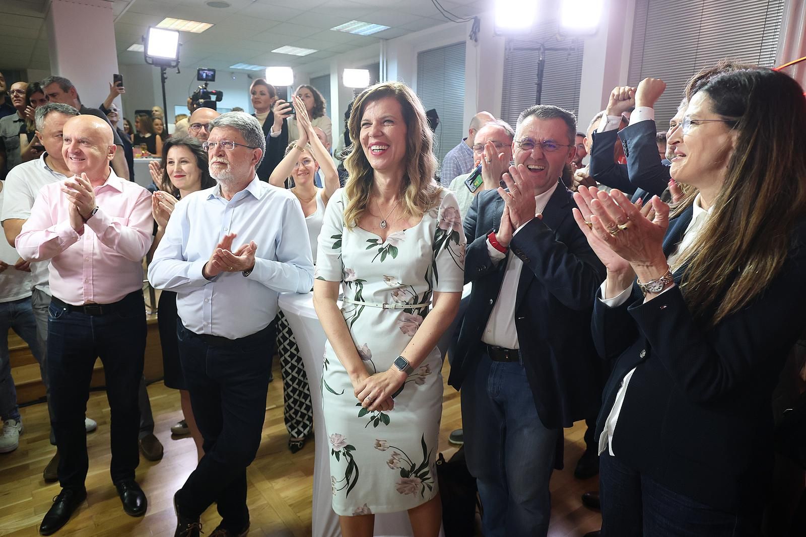 Četvero je novih europarlamentaraca - Davor Ivo Stier (HDZ), Nikolina Brnjac (HDZ), Stephen Nikola Bartulica (DP) i Gordan Bosanac (Možemo!)