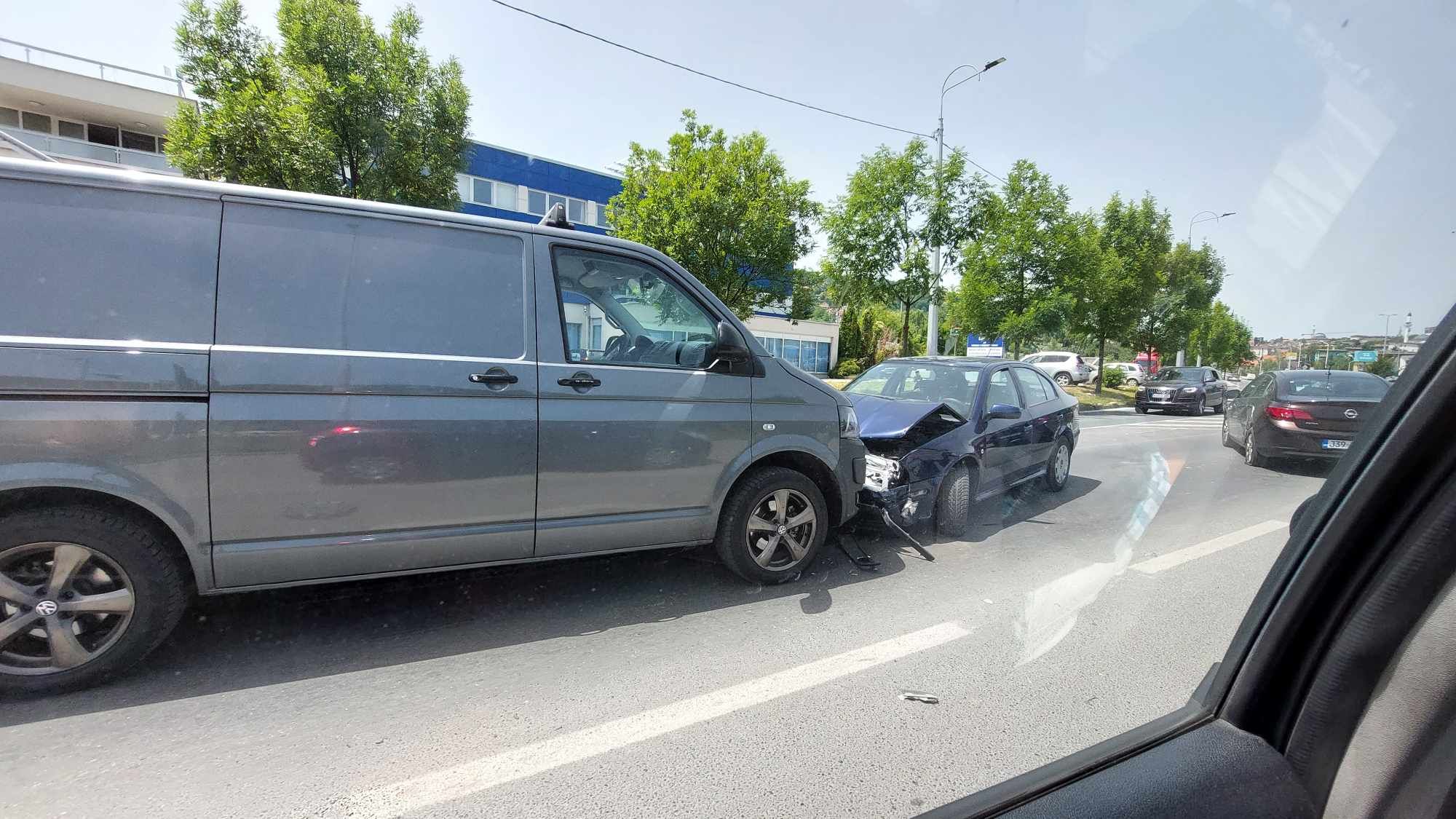 Za sad nema informacija o povrijeđenima i nastaloj materijalnoj šteti prouzrokovanoj ovom saobraćajnom nesrećom