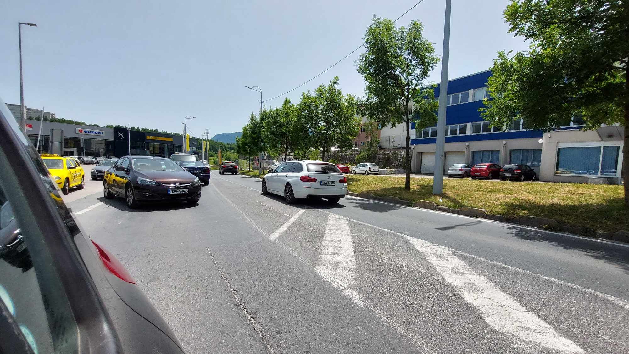 Za sad nema informacija o povrijeđenima i nastaloj materijalnoj šteti prouzrokovanoj ovom saobraćajnom nesrećom