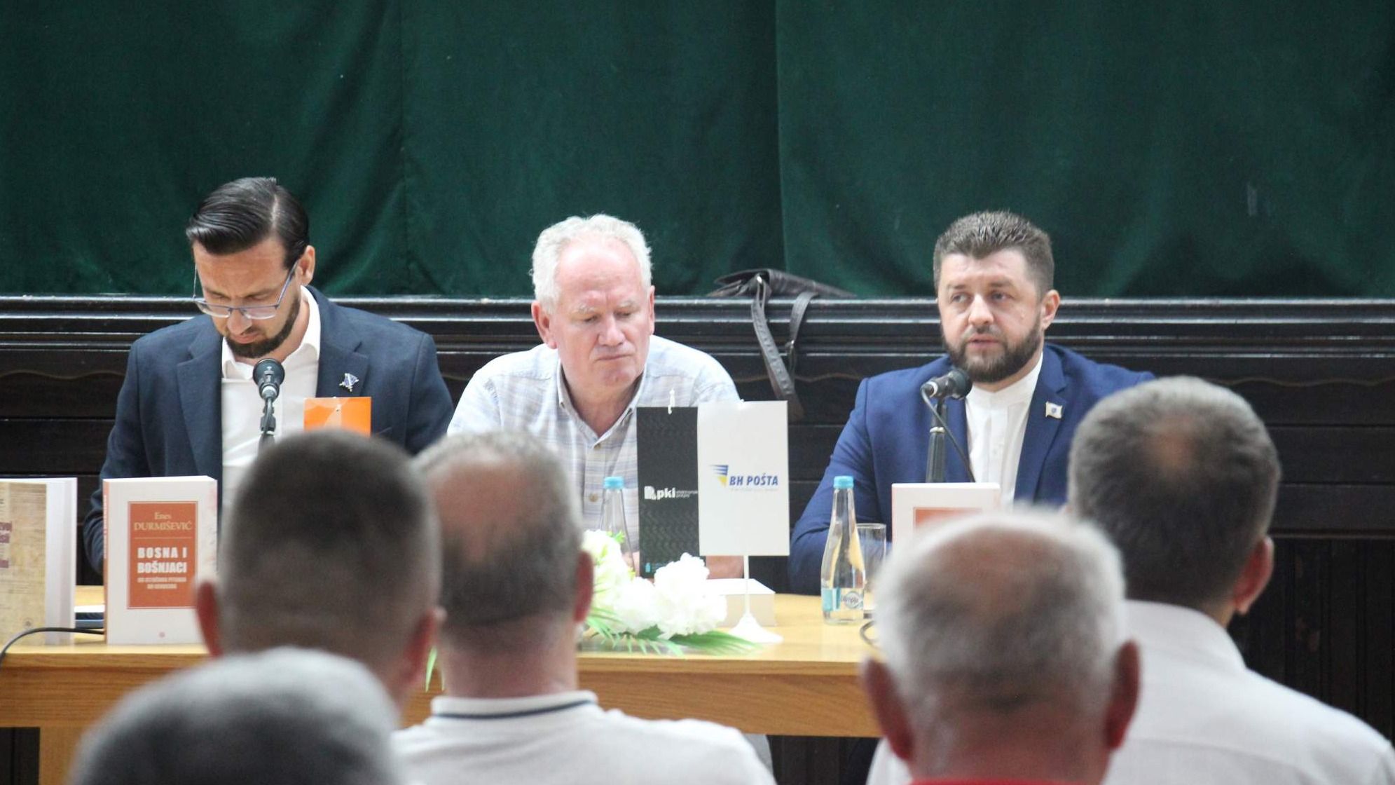 Riječ je o knjizi sadrži izabrane tekstove pisane i objavljene u dužem vremenskom periodu u zbornicima, godišnjacima i časopisima