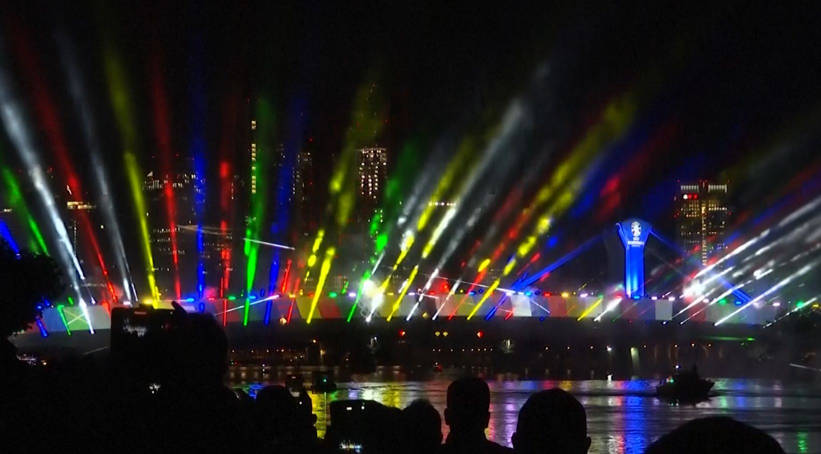 Svjetlosni i laserski efekti zabavili publiku u Frankfurtu, sve spremno za takmičenje