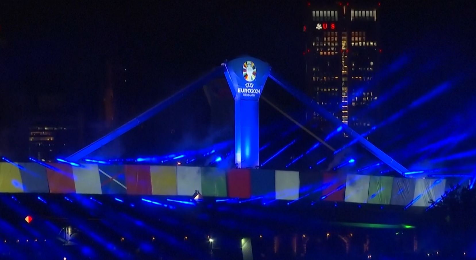 Svjetlosni i laserski efekti zabavili publiku u Frankfurtu, sve spremno za takmičenje